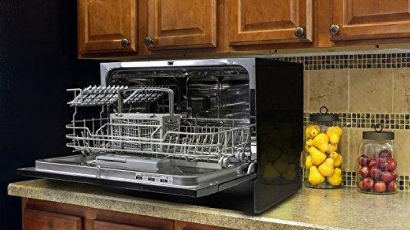 Freestanding dishwasher