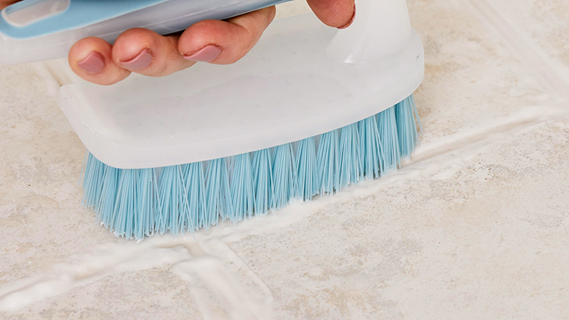 Cleaning bathroom grout