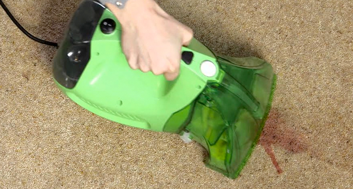 Handheld carpet cleaner