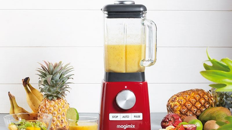 Red smoothie maker