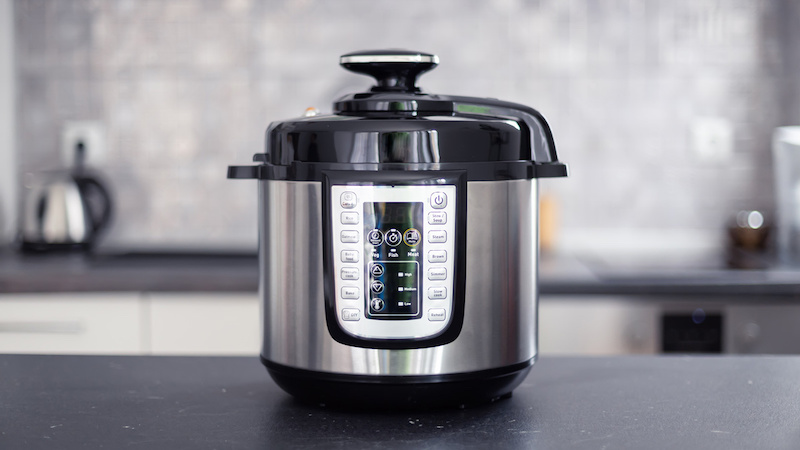 Black and silver slow cooker