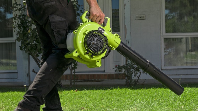 Petrol leaf blower