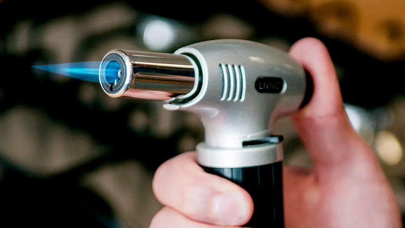 Refillable blowtorch