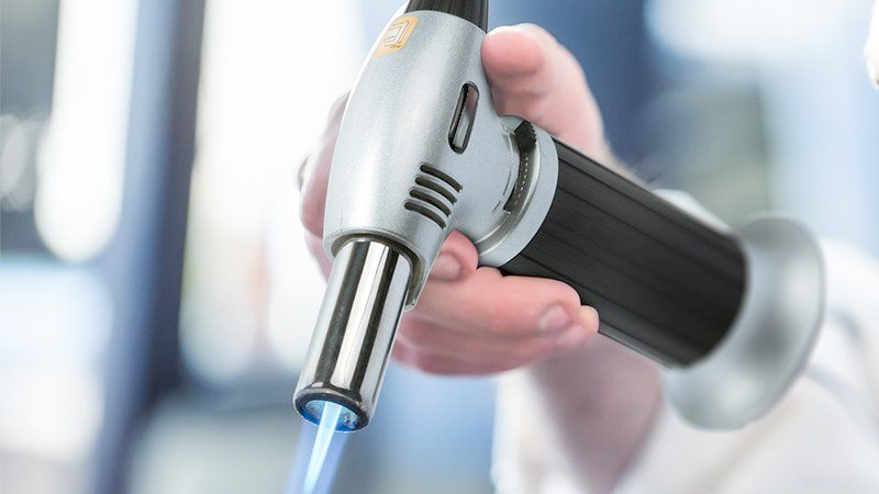 Adjustable blowtorch