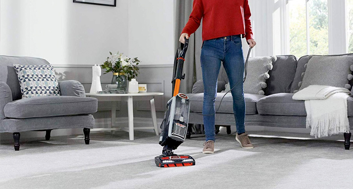 Upright carpet cleaner