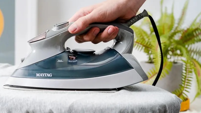 Heavy duty steam iron