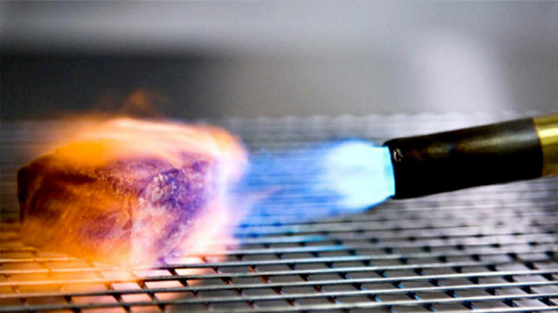 Kitchen butane blowtorch