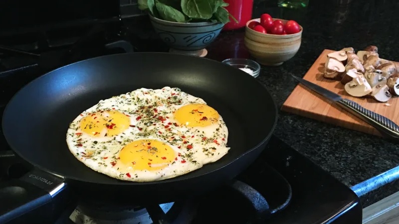 Superhydrophobic non stick pan