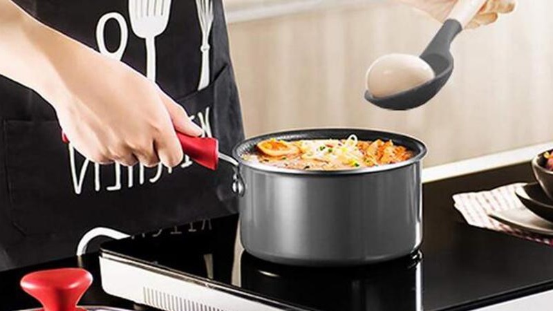 Silicone non stick pan