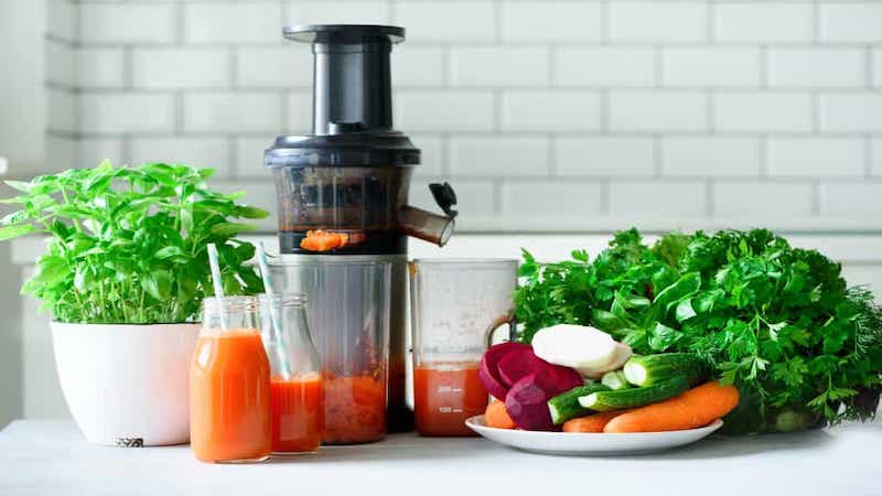 Slow juicer