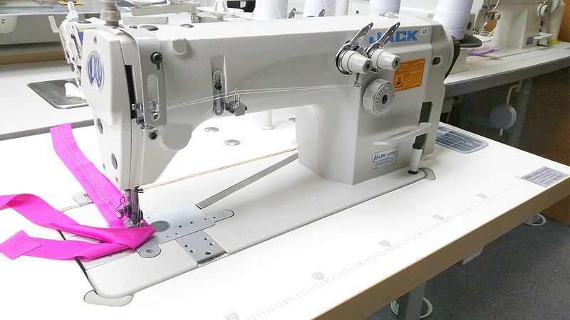 Chain stitch sewing machine