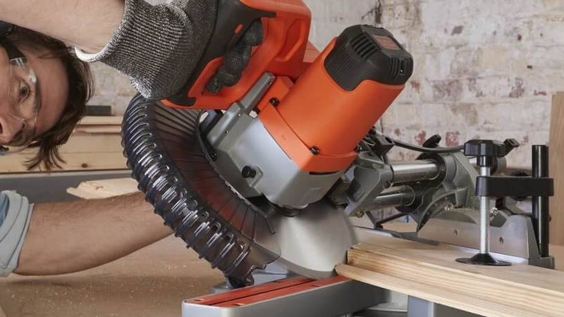 Corded mitre saw