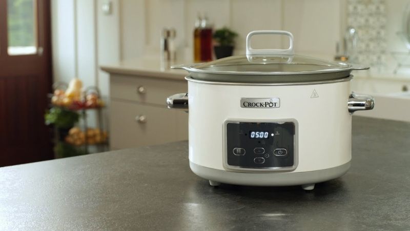 Ceramic slow cooker