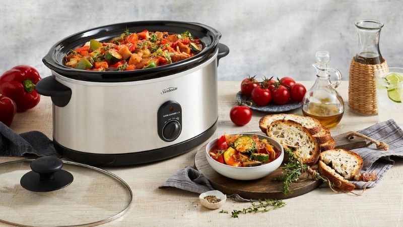 Multifunctional slow cooker