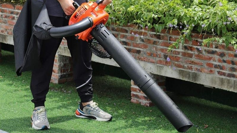 Petrol garden vacuum